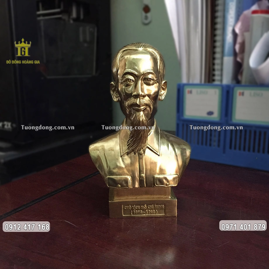 Tượng Bác kích thước nhỏ được đúc theo dáng bán thân